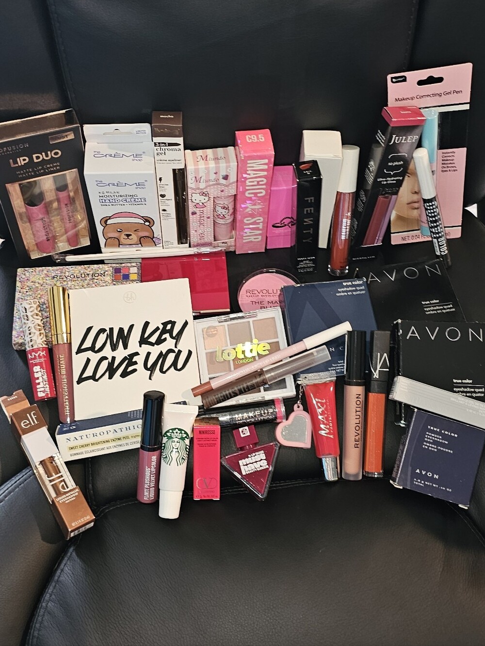 🔥 39 ITEM MAKEUP BUNDLE 🔥 15 ENTRIES TO LUX GAME WITH PURCHASE!!!!